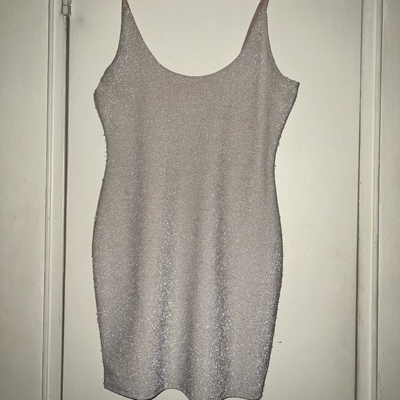 Cute cream mini dress, perfect for special event or can even be dressed down. - Picture 4 of 5